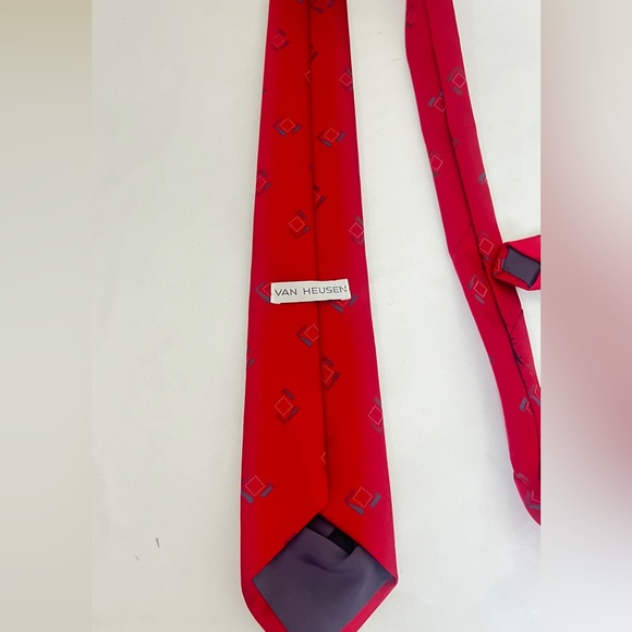 Van Hausen Classic Wide Red Silk Tie OS - Picture 9 of 12